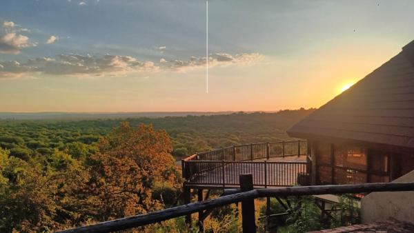 Op de foto is het object Monateng Safari Lodge te zien, gelegen in de stad Wallmannstal.