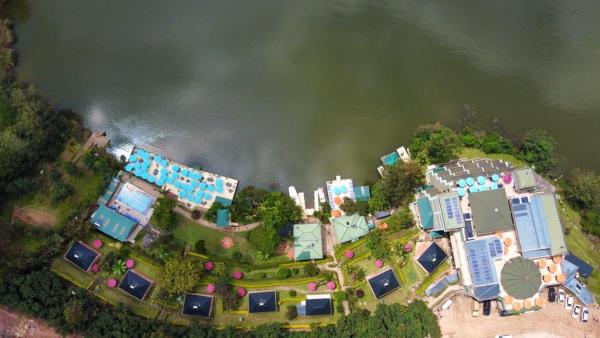 La photo montre l'objet Bunyonyi Safaris Resort situé dans la ville de Chabahinga.