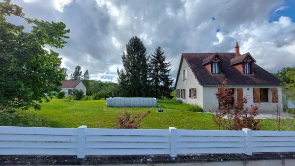 A la foto es mostra l'objecte Oh l'idée home situat a la ciutat de Saint-Senoch.