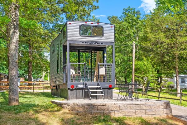 A la foto es mostra l'objecte Glamping at KY Lake 1 min from Carper Cove situat a la ciutat de Buchanan.