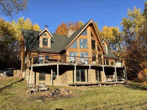 På billedet ses objektet Bearly Behaving Lodge beliggende i byen Lisbon.