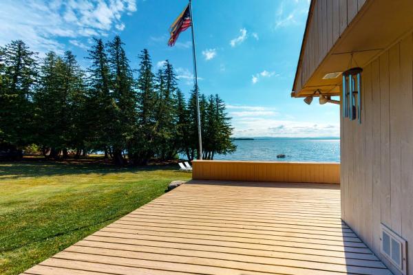 A la foto es mostra l'objecte Rockledge Cedar Retreat situat a la ciutat de Chazy.