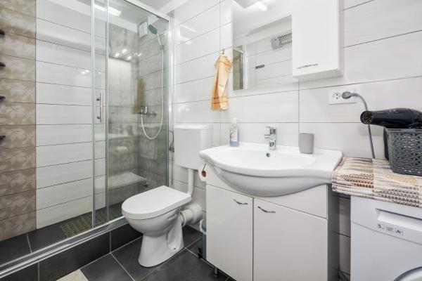 Billede 6: Split Private House - Terrace, Free Parking & Comfort