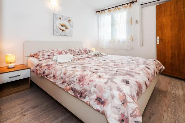 Billede 2: Split Private House - Terrace, Free Parking & Comfort