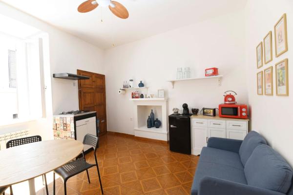 A la foto es mostra l'objecte Emma Spot situat a la ciutat de Spoleto.
