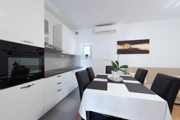 Kuvassa näkyy kohde Apartment in Duce with sea view, terrace, air conditioning, WiFi 3423-2, joka sijaitsee kaupungissa Duće.