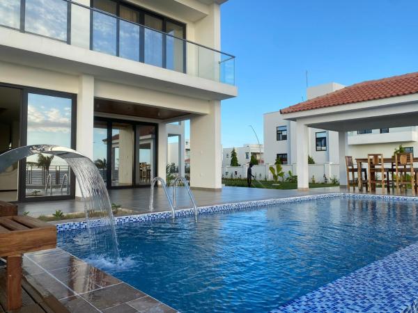 A la foto es mostra l'objecte Fumba Uptown Ocean Front Villa situat a la ciutat de Bweleo.