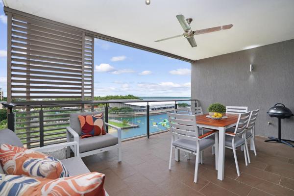 På billedet ses objektet Vibrant Waterfront Lagoon Views walk to Cafes & BBQ beliggende i byen Darwin.
