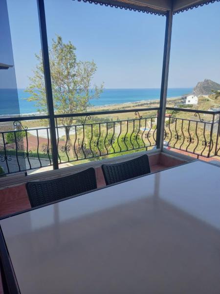 写真にはBeldibi市にあるTurkish riviera sea view detached villaが写っています。