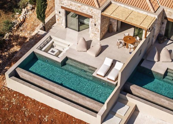 Nella foto è visibile l'oggetto Nousa Villas, Private Luxury Retreat with Ionian Sea Views - By Villa Mana Gers situato nella città di Volimes.