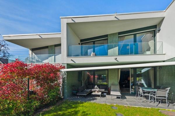 写真にはVésenaz市にあるNewly Built 4 Bedrooms Propertyが写っています。