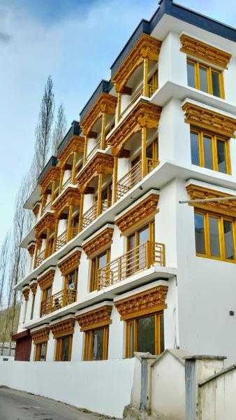 A la foto es mostra l'objecte Royal nangso guest house situat a la ciutat de Leh.