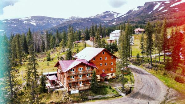 Στη φωτογραφία φαίνεται το αντικείμενο Alpin Eco Chalet & Wellness που βρίσκεται στην πόλη Dragobrat.