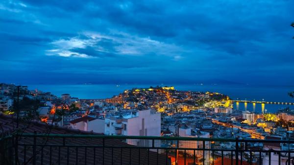 A la foto es mostra l'objecte Bella's Balcony situat a la ciutat de Kavala.