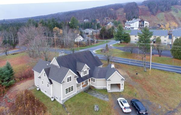 Mt Snow Convenience! Steps From The Lifts! Hot Tub - Vermont