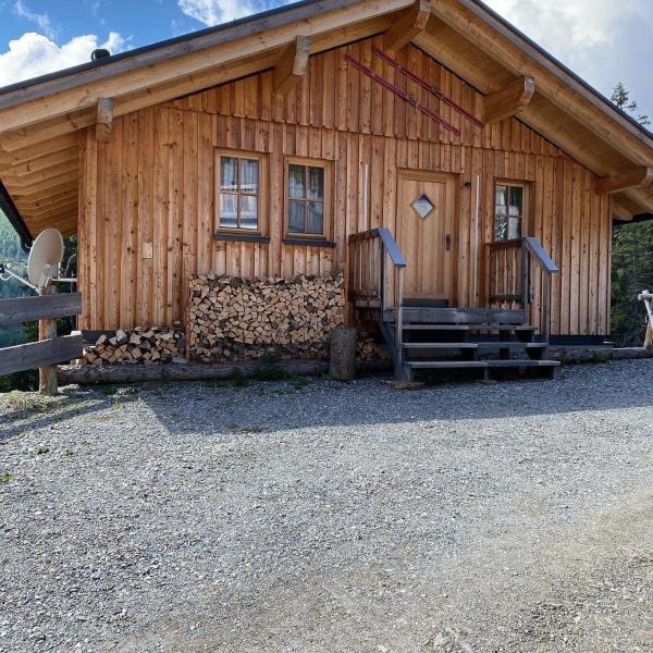 A la foto es mostra l'objecte Skihütte im Lachtal mit Kaminofen und Sauna situat a la ciutat de Hinteralm.