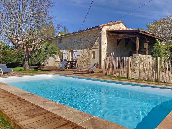 A la foto es mostra l'objecte Maison de charme à la campagne piscine chauffée situat a la ciutat de Pugnac.