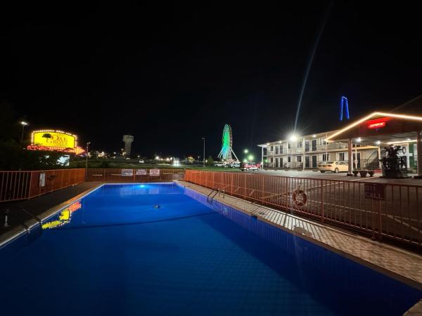 A la foto es mostra l'objecte Oak Grove Inn situat a la ciutat de Branson.