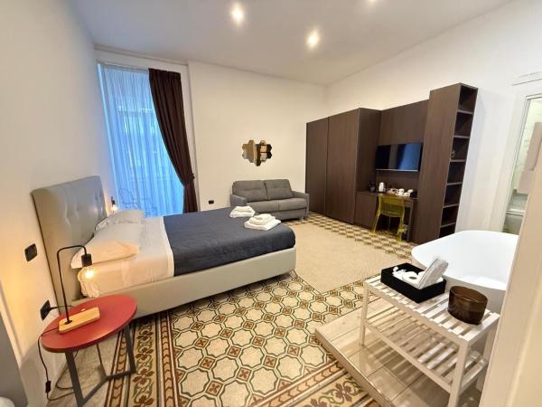 La Piazza Suite, Nápoles