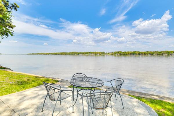 A la foto es mostra l'objecte Steps to Mississippi River Hot Tub Haven! situat a la ciutat de Princeton.