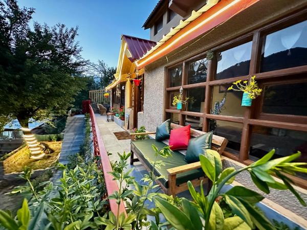 A la foto es mostra l'objecte Sehar Boutique Stay & Gallery situat a la ciutat de Manāli.