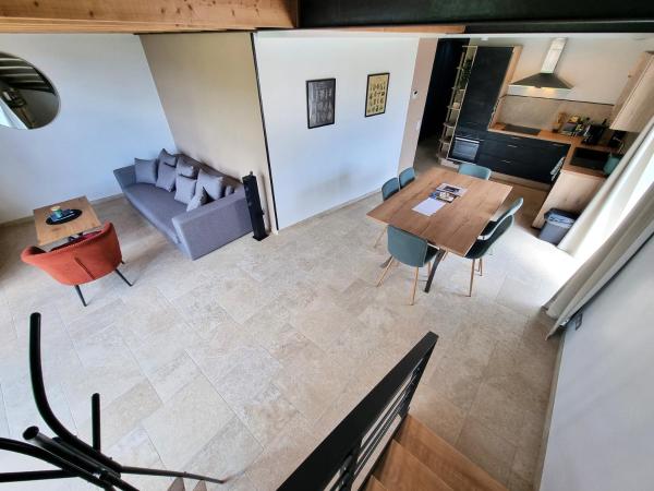 На фото показан объект Appartement Duplex les Cerisiers - Bilhac, расположенный в городе Blanzac.