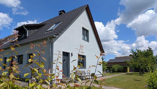 På billedet ses objektet Ferienwohnung-Am-Ufer-an-der-Mueritz beliggende i byen Rechlin.