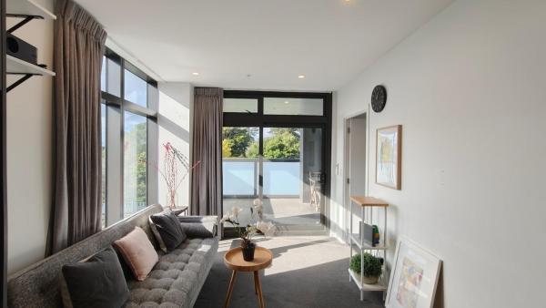 Bright & Modern 2BR 2BTH Apt in Central Newmarket, Окленд