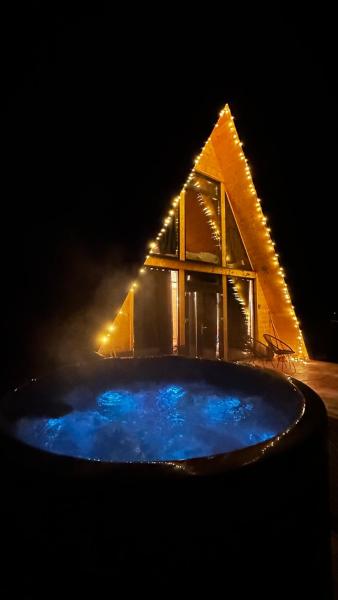 A la foto es mostra l'objecte La Știubei Cabin situat a la ciutat de Mărişel.