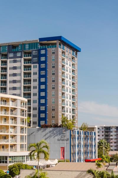 Na zdjęciu widoczny jest obiekt H on Mitchell Apartment Hotel położony w mieście Darwin.