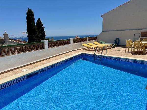 Na fotografii je vidět objekt R1384 Casa Cleo nacházející se ve městě Nerja.