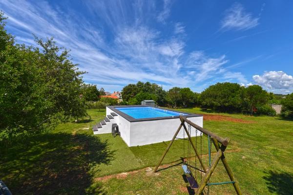 Na foto é possível ver o objeto House Mirna 2177 localizado na cidade de Valdebek.