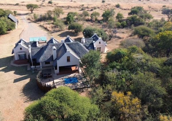 Nella foto è visibile l'oggetto Zebula 1 Pela Lodge, 4-bedroom house situato nella città di Warmbaths.