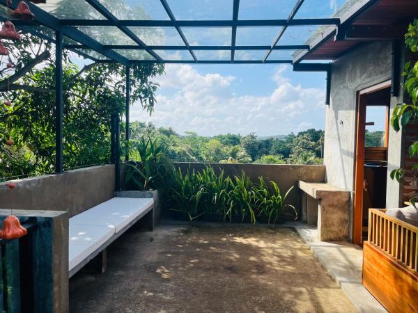 Na zdjęciu widoczny jest obiekt The Green Chambers - Ocean & Jungle View Rooftop położony w mieście Godauda.