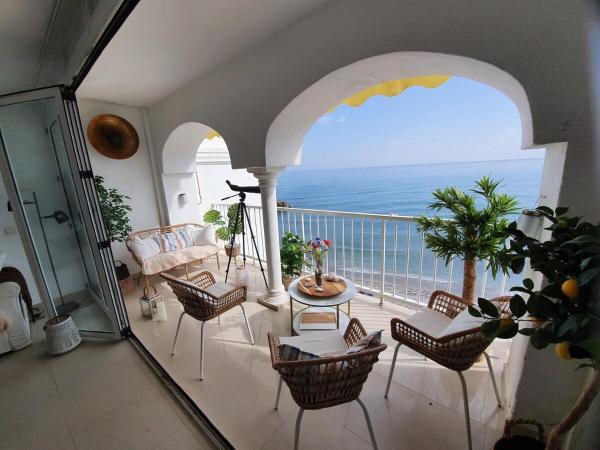 Na fotografii je vidět objekt Marina 2D nacházející se ve městě Nerja.