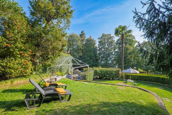 Na zdjęciu widoczny jest obiekt Casa Maddalena położony w mieście Pallanza.