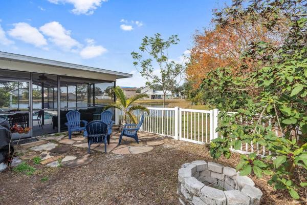 Kuva 5: Pool on the Lake, Peaceful, Close to Beaches, Restaurants and More!