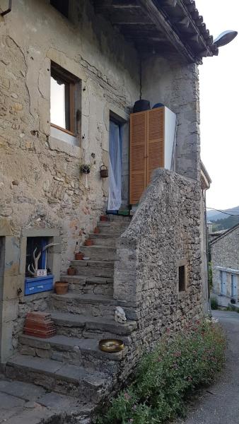 På billedet ses objektet Charmante Maison de village St Julien en Quint beliggende i byen Les Maillets.