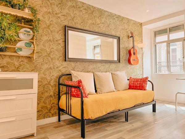 Charming Local Flat near São Bento Palace, Lisbon