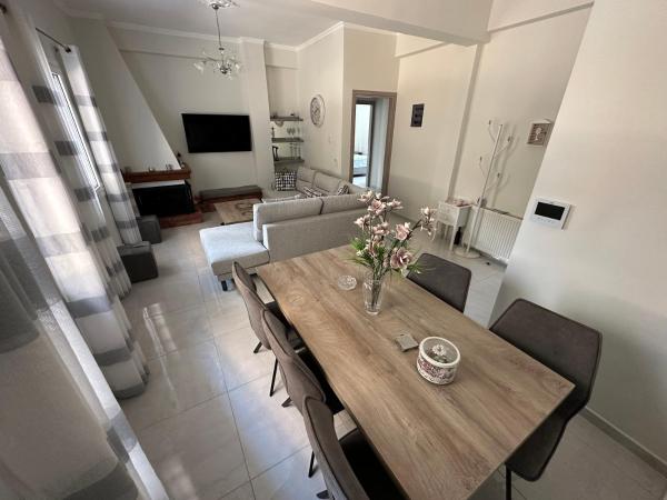 Nella foto è visibile l'oggetto Feel Like Home situato nella città di Aigio.