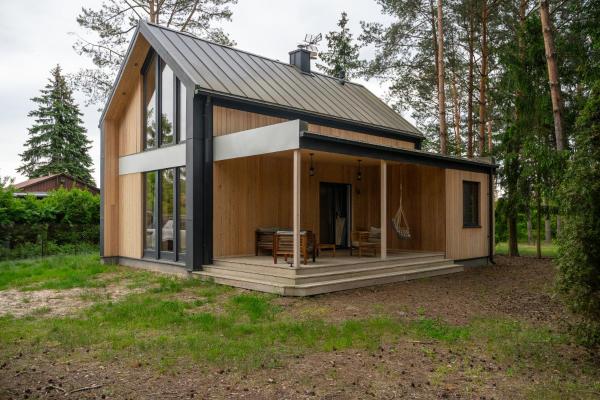 Na fotografii je vidět objekt Modern Farmhouse Zegrze with Sauna - by Rentujemy nacházející se ve městě Łosie.