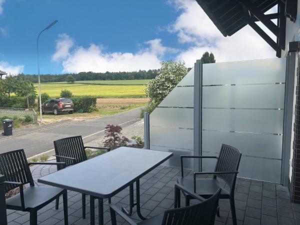 A la foto es mostra l'objecte Familien-Apartment Bodanum für 4 Personen - mit eigener Terrasse - naturnahe Ortsrandlage - Arbeitsplatz mit VDSL - 10 min zum Nürburgring situat a la ciutat de Borler.