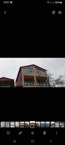 Na fotografii je vidět objekt kotej lazi nacházející se ve městě Itʼkhvisi.