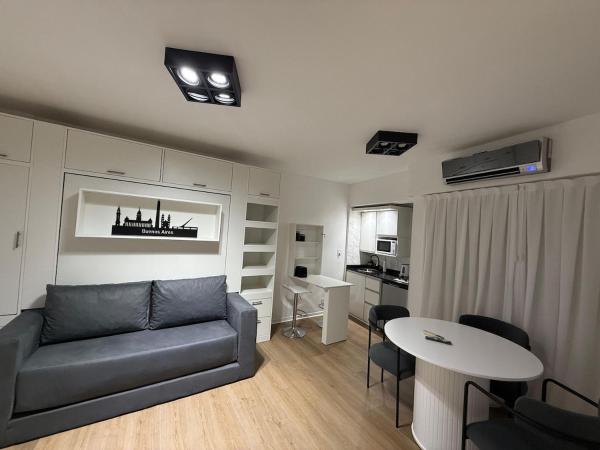 На фото показан объект Cálido y confortable apartamento en Palermo, расположенный в городе Ла-Портенья.
