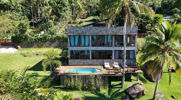 Na zdjęciu widoczny jest obiekt Loft Mar com Vista Espetacular e Piscina położony w mieście Ubatuba.