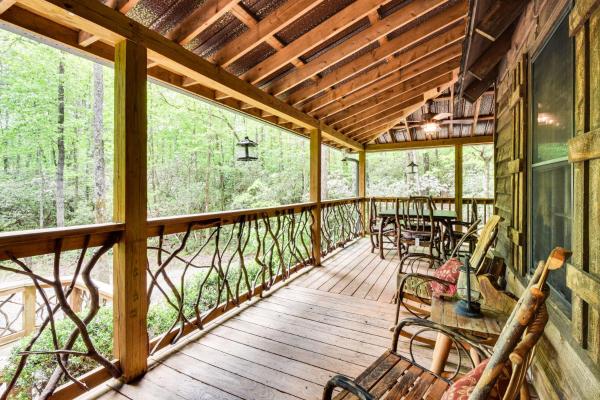 A la foto es mostra l'objecte 5 Mi to Unicoi State Park and Lake Hot Tub Haven! situat a la ciutat de Batesville.