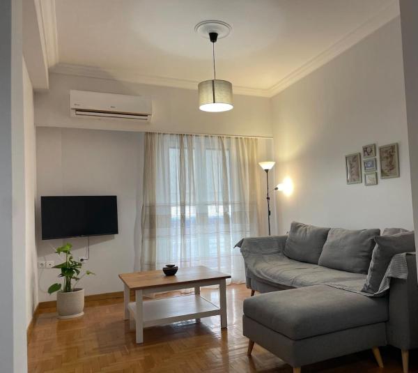 Spacious 2-Bedroom Apartment - 10 minutes from Kallimarmaro, Atenas