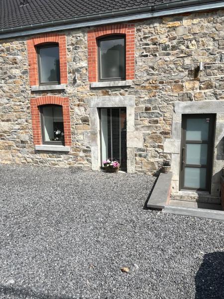 Na zdjęciu widoczny jest obiekt Cosy House położony w mieście Vert Buisson.