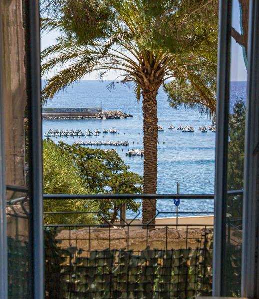 A la foto es mostra l'objecte Casa Baia Chiara, air-con, fronte spiaggia situat a la ciutat de Cala Gonone.
