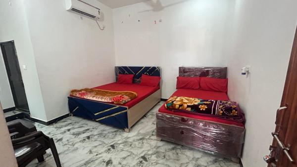 A la foto es mostra l'objecte Sri Sitaram Hanumanji guest house situat a la ciutat de Ayodhya.